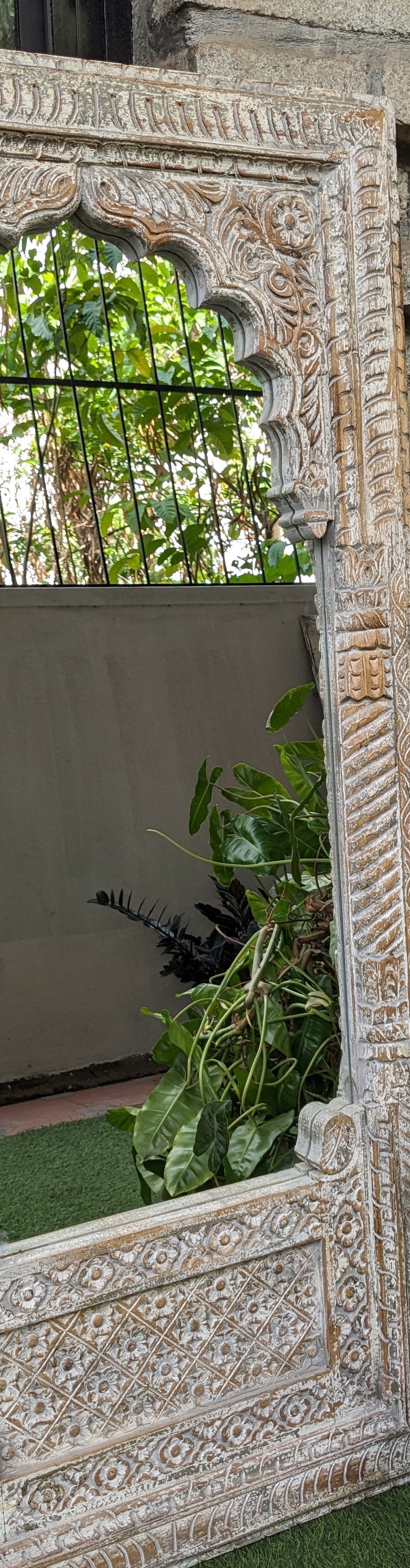 Distressed Beige Vertical Jharokha Mirror