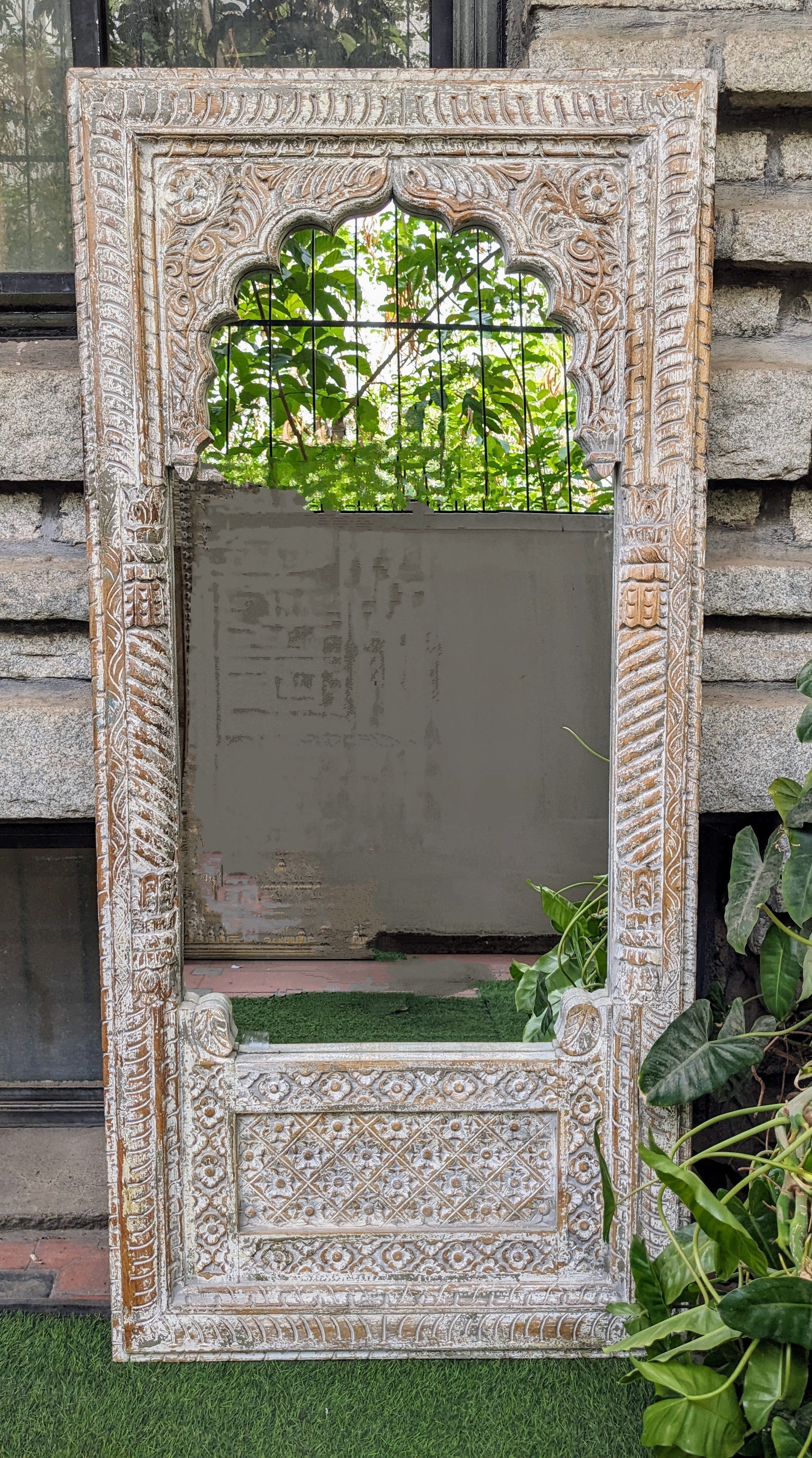 Distressed Beige Vertical Jharokha Mirror