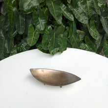 Load image into Gallery viewer, Boat shaped Brass Plate with Stand
