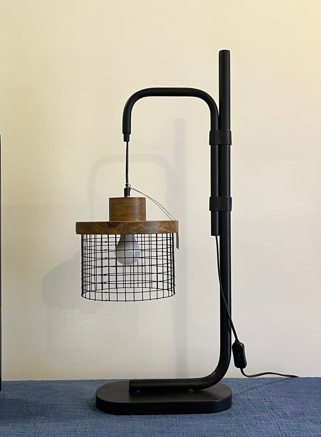 Black Mesh Grid Table Lamp