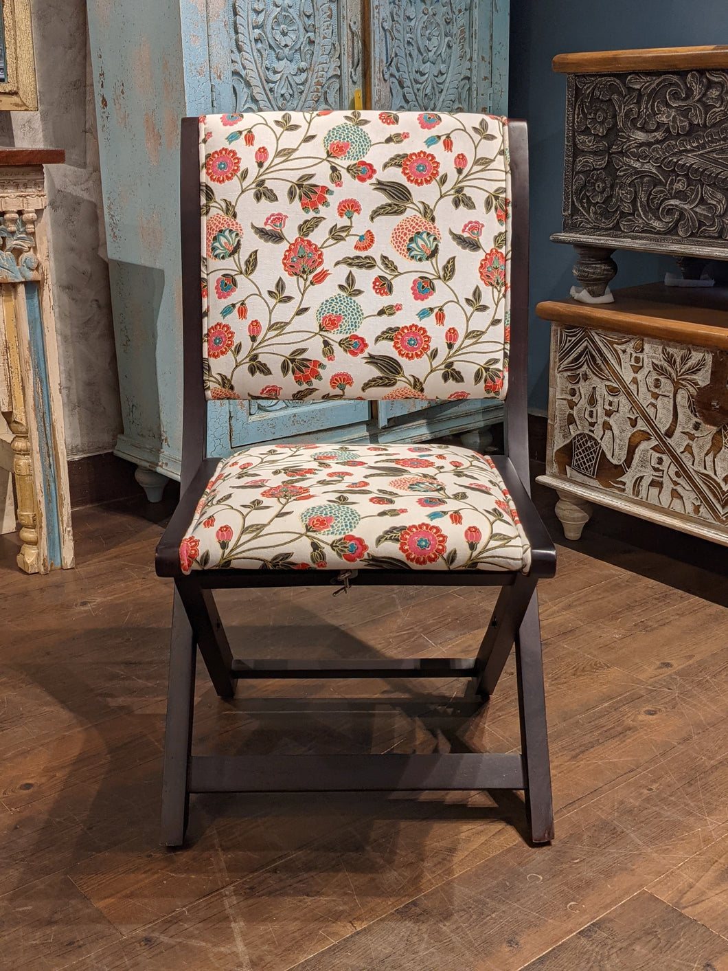 Upholstered folding chair